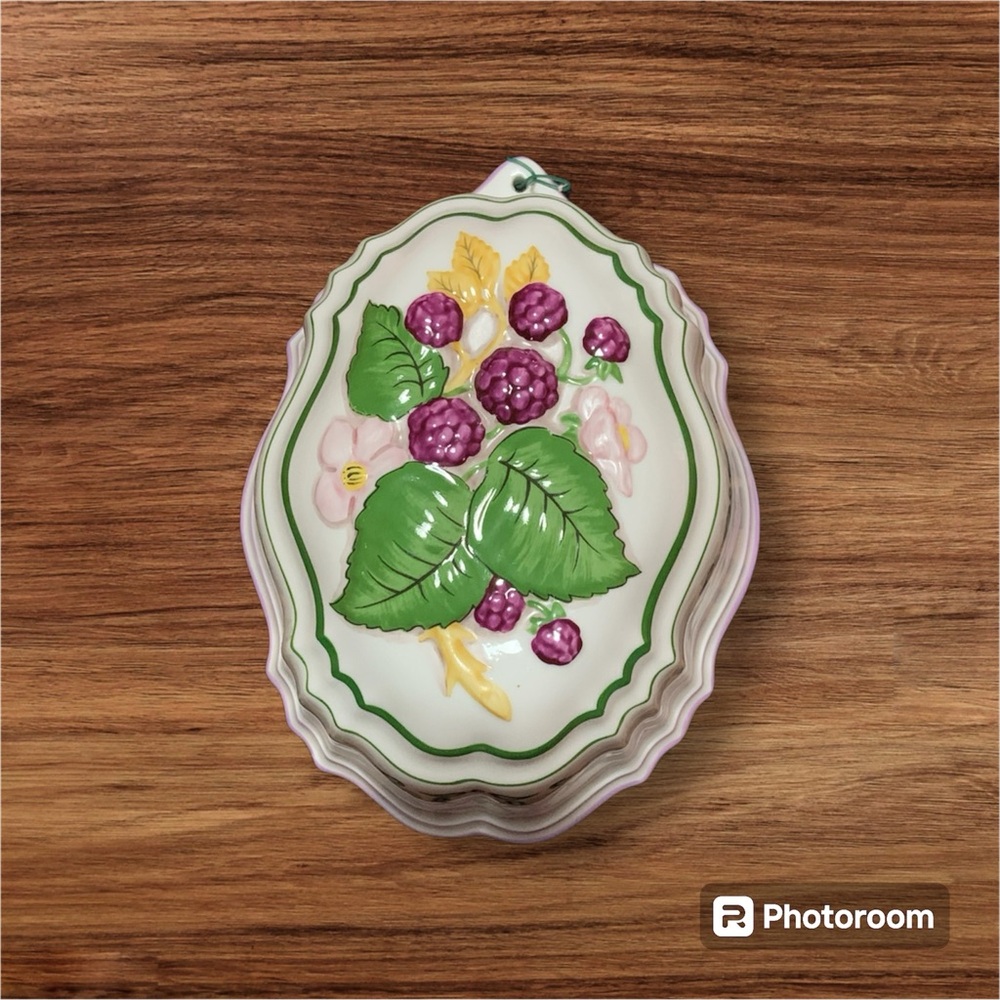 Le Cordon Bleu Franklin Mint jello mold/ wall hanging